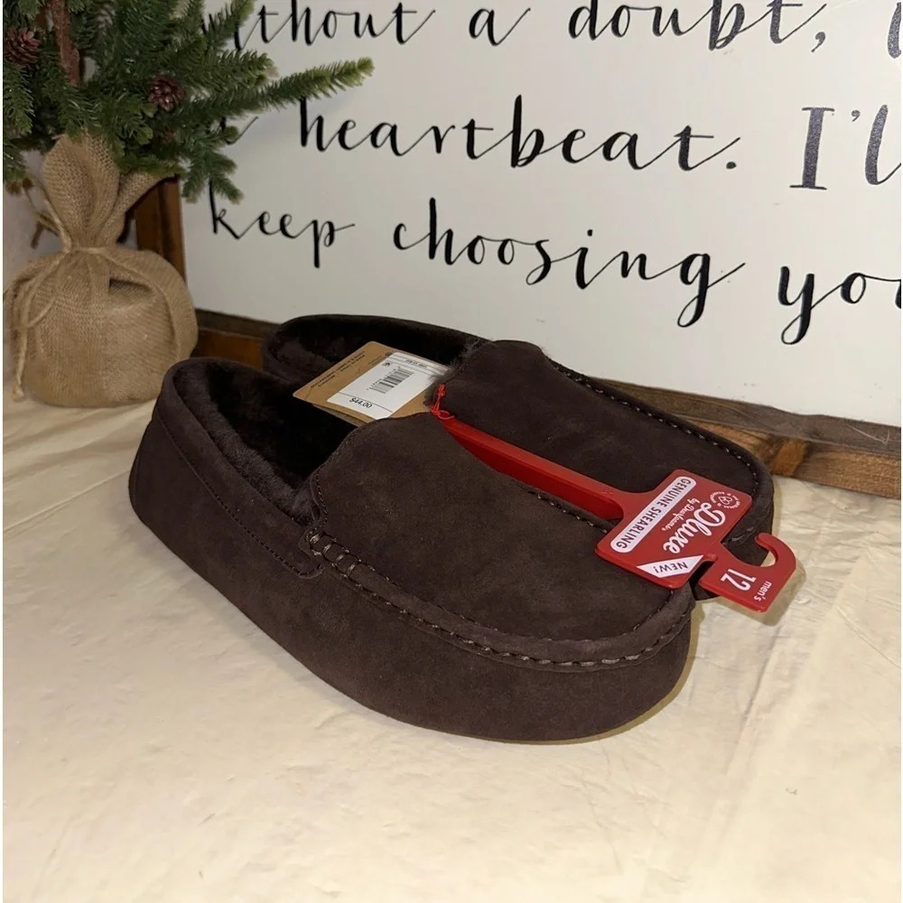 Men's dluxe by dearfoams Genuine Shearling Moccasin Slippers Size 12 brown shoes